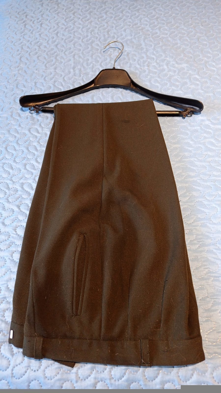 Conjunto de blazer e calças em tecido verde da marca Carroll 1