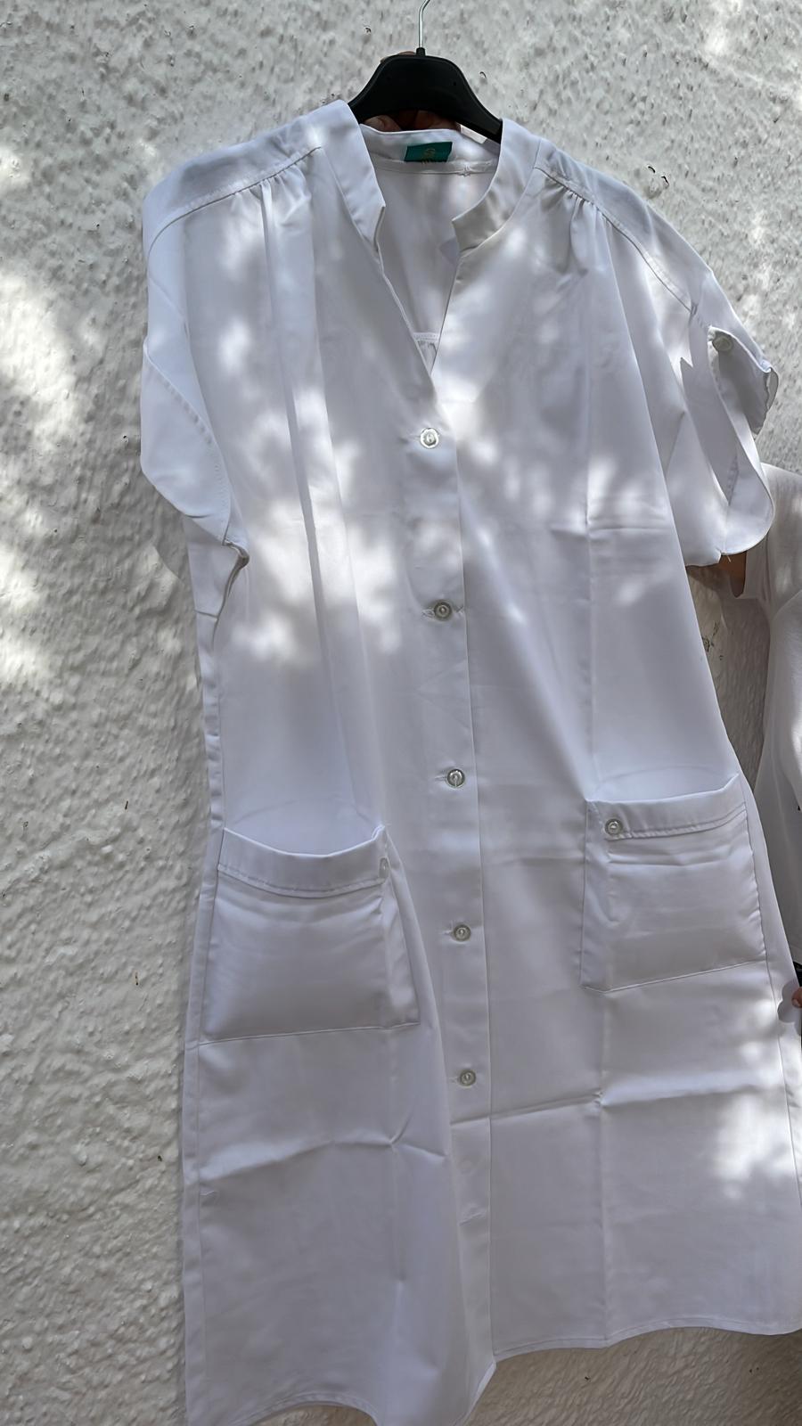 Lote 65 - bata branca manga curta tamanho 42 - 8€