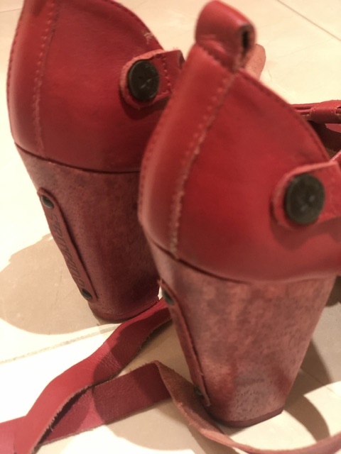Sandália de salto com atilho, cor vermelha 1