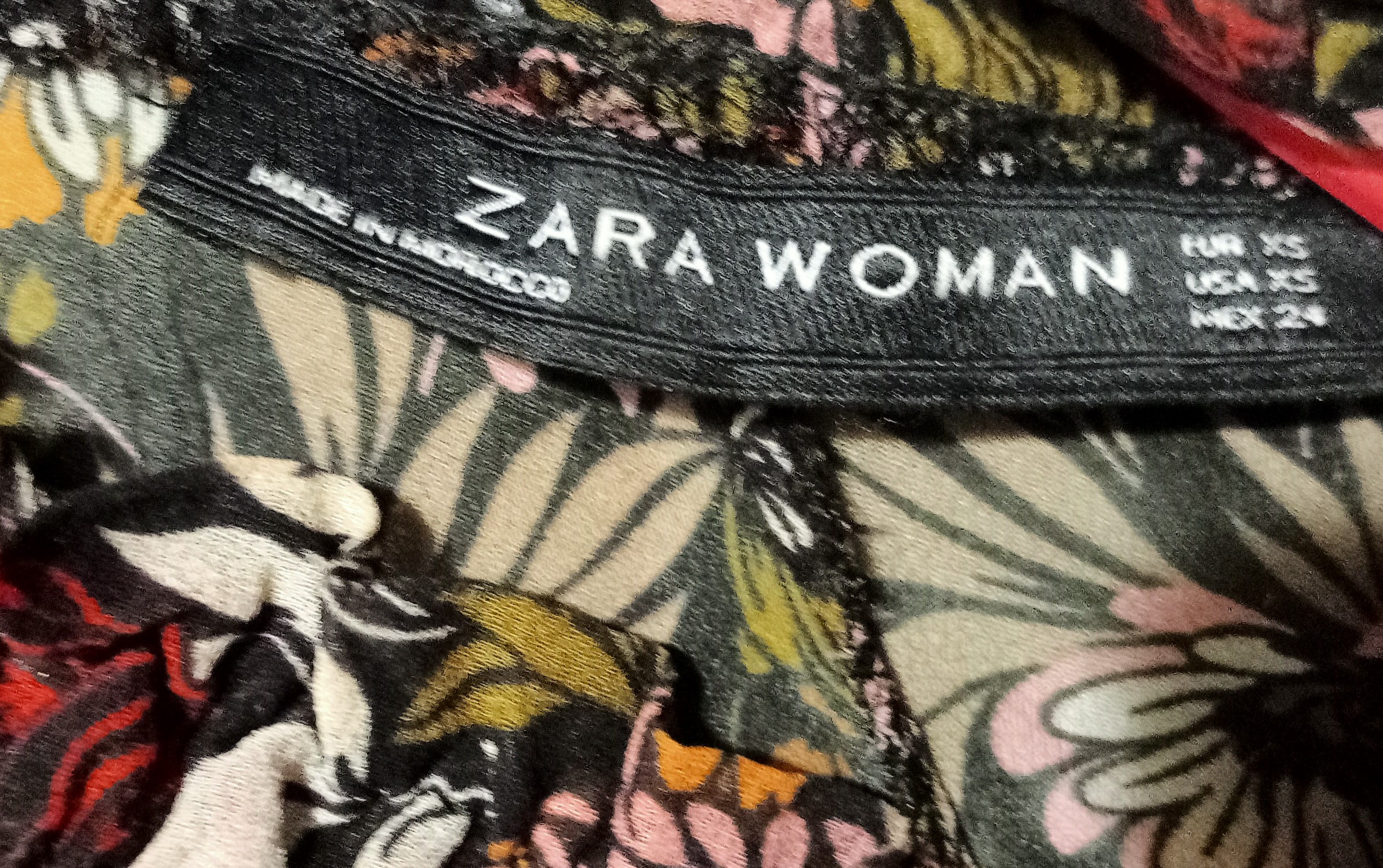 Blusa Zara com motivos florais 1