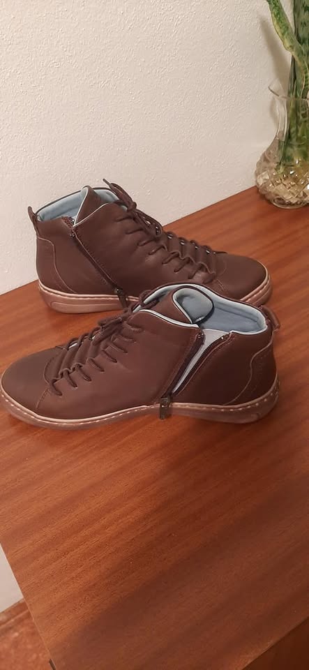 Botins de Sra. em pele nº 37 3